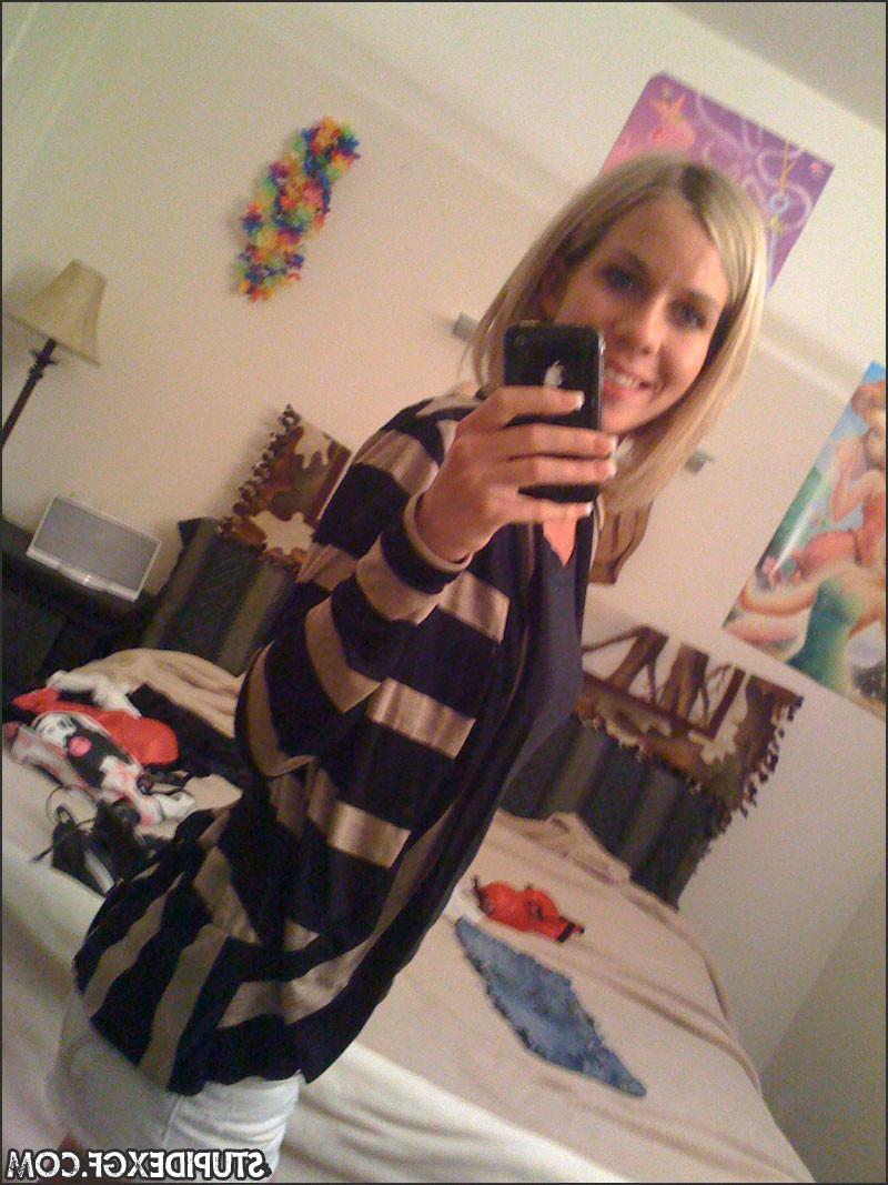 16P Amateur exgf selfshots in mirror