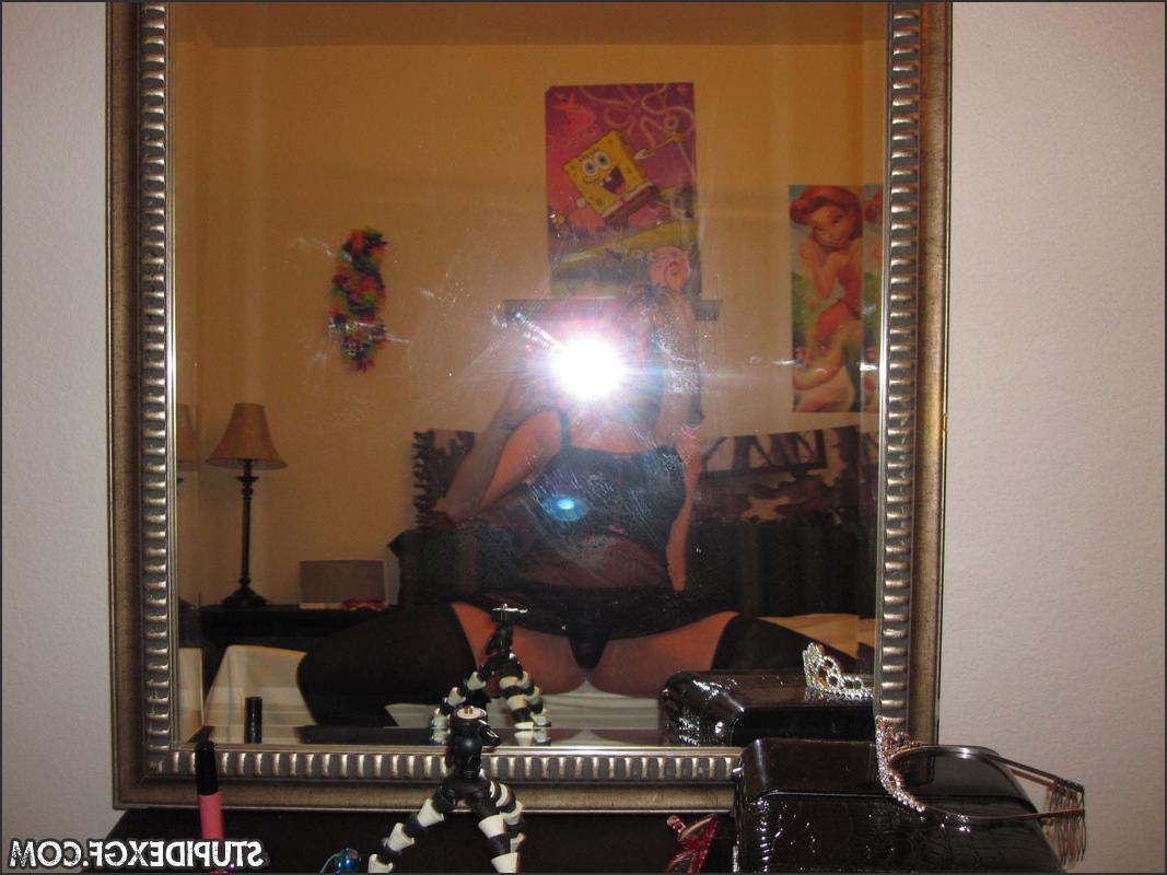16P Amateur exgf flashing tits in mirror selfshots
