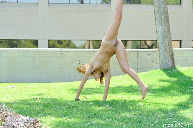 15P Naked teen amateur doing cartwheels in office park