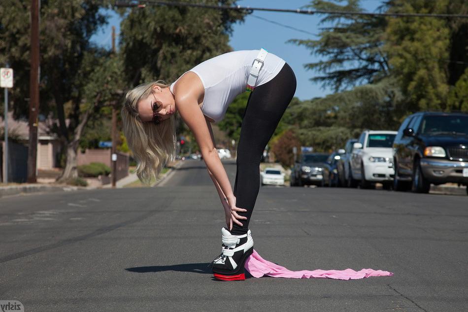 16P Blonde amateur in tight pants
