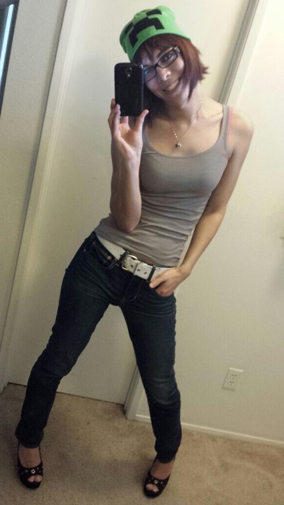 10P Amateur redhead shemale Kendra Sinclaire in selfies