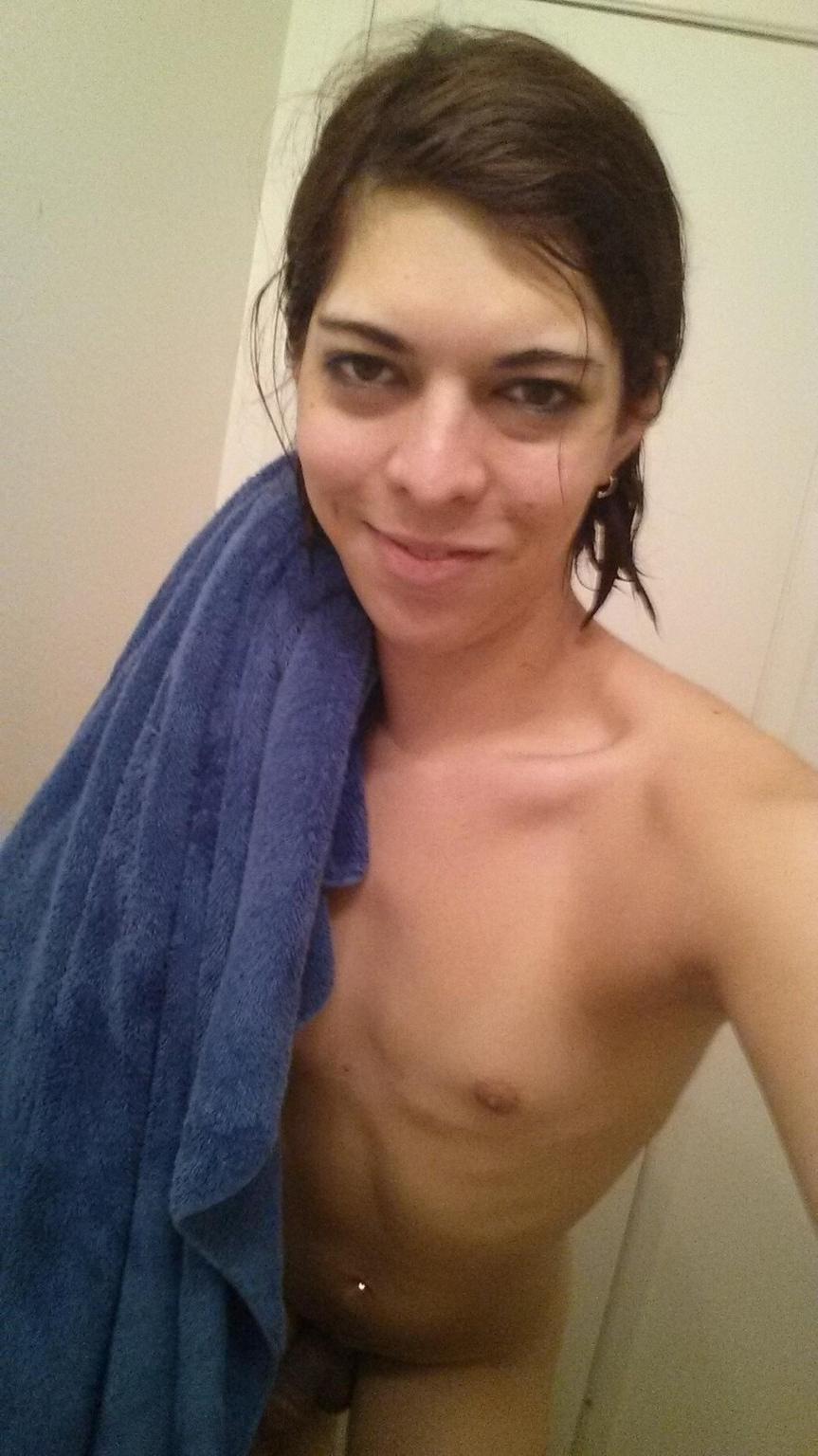 10P Amateur redhead shemale Kendra Sinclaire in selfies