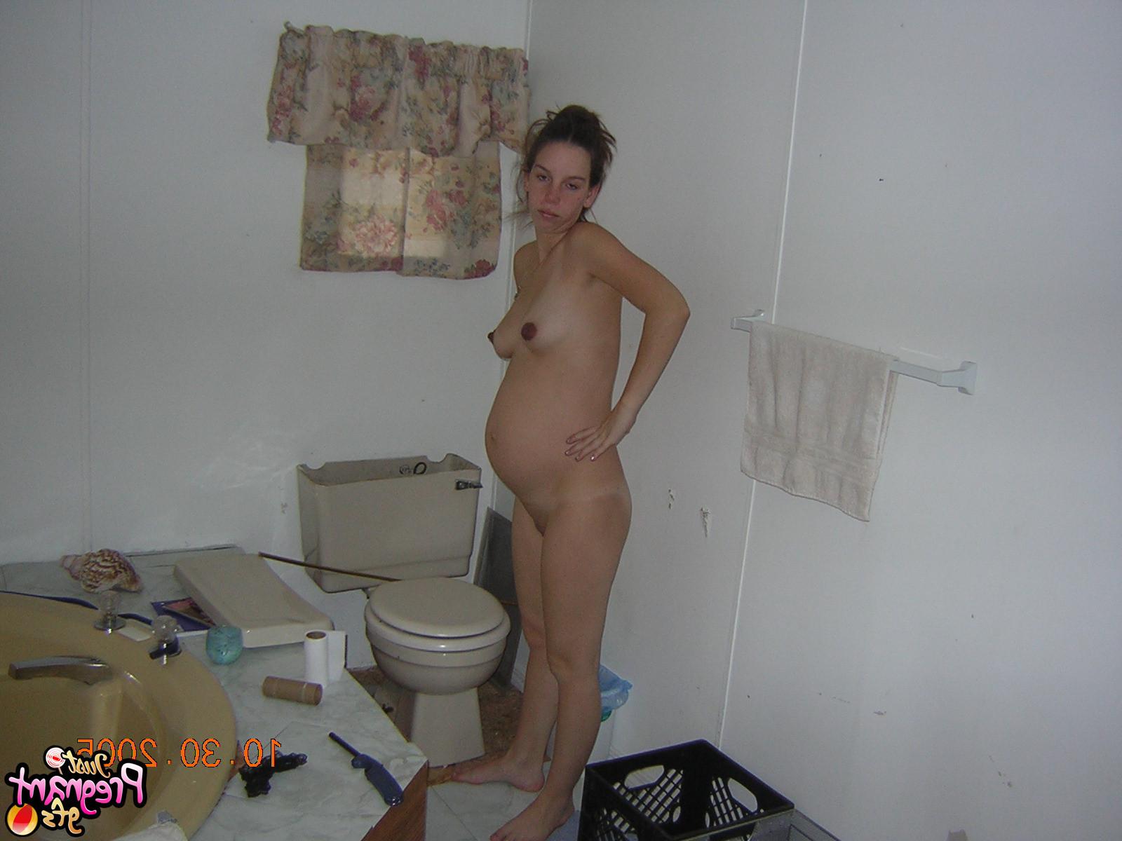 15P Big milk filled preggo boobs on these amateur teen pics