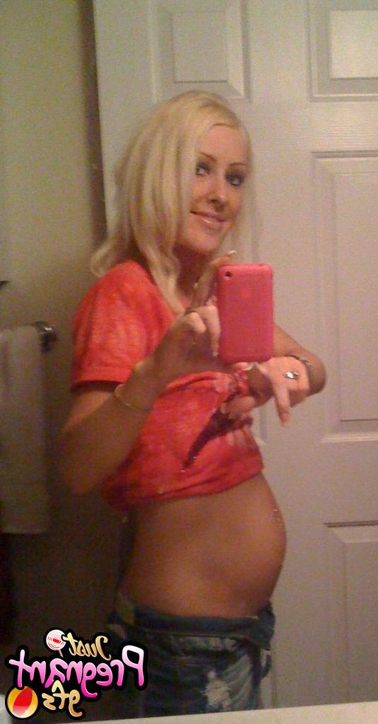 15P Big milk filled preggo boobs on these amateur teen pics