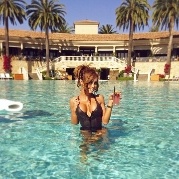 10P Super skinny and fit ladyboy Madison Nicole in amateur candid shots