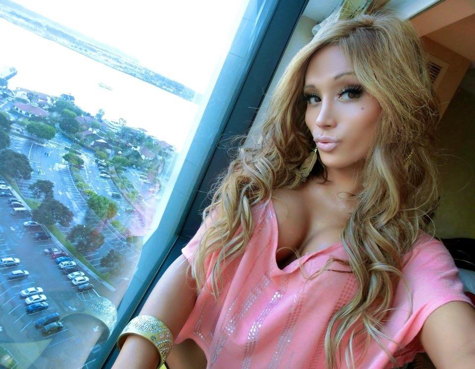 10P Super skinny and fit ladyboy Madison Nicole in amateur candid shots