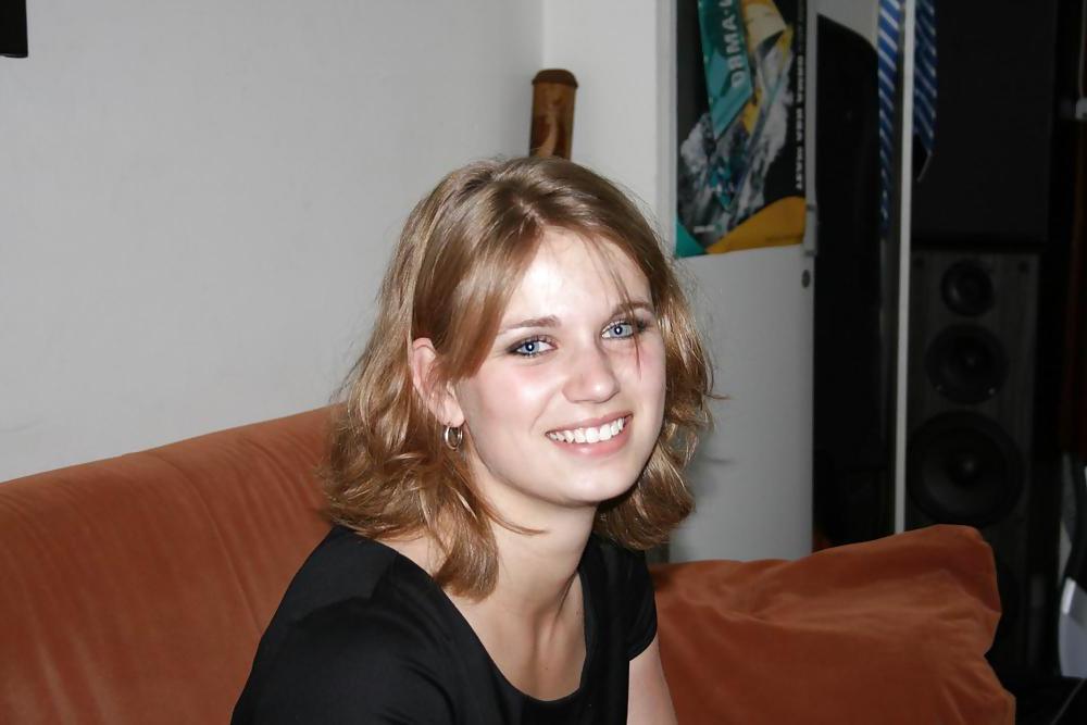 25P AMATEUR HOTTIE IN STOCKINGS