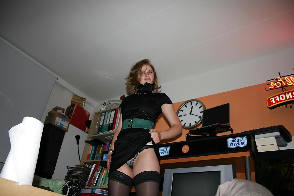 25P AMATEUR HOTTIE IN STOCKINGS