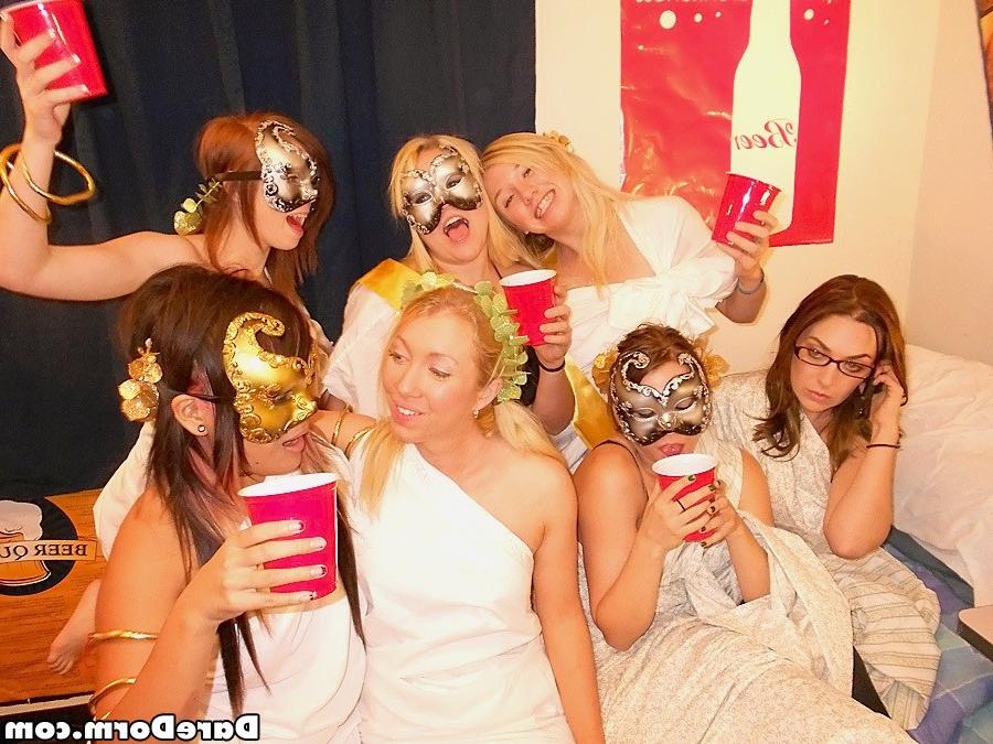 20P Real amateur college coed sex in dorm rooms