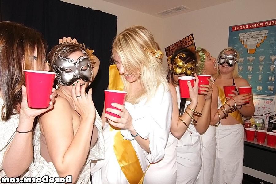 20P Real amateur college coed sex in dorm rooms