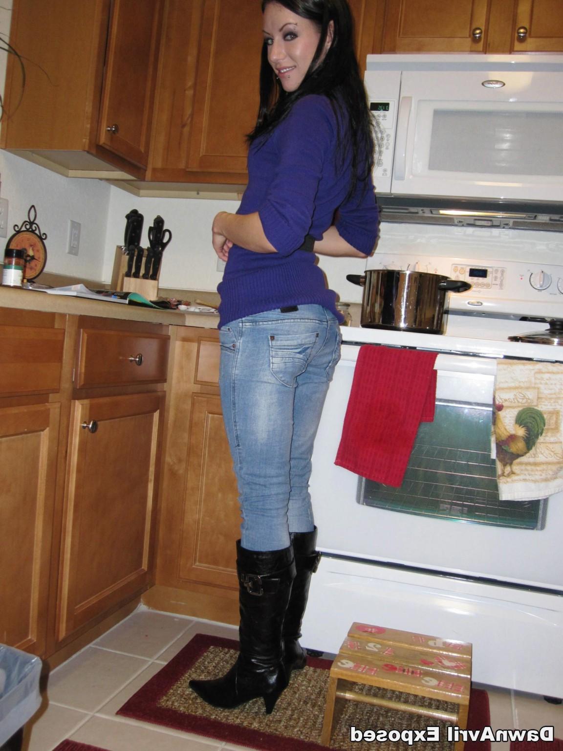 16P Amateur girlfriend Dawn exposed in homemade shots