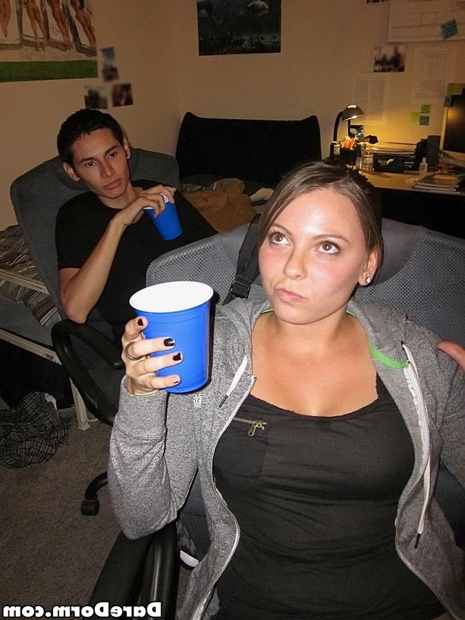 20P Real amateur college coed sex in dorm rooms