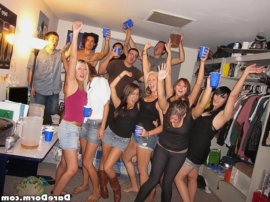 20P Real amateur college coed sex in dorm rooms