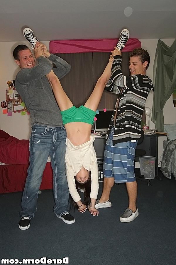 20P Real amateur college coed sex in dorm rooms