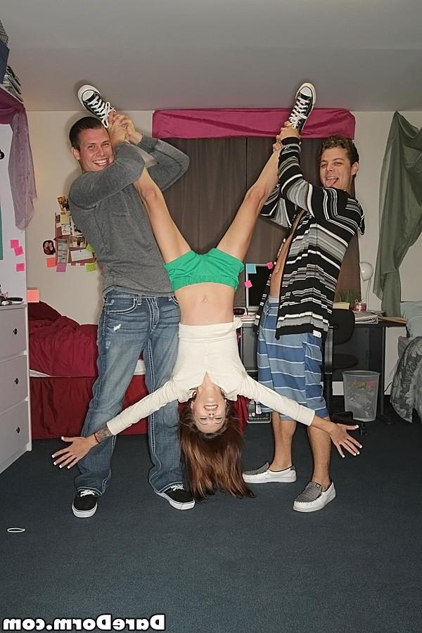 20P Real amateur college coed sex in dorm rooms