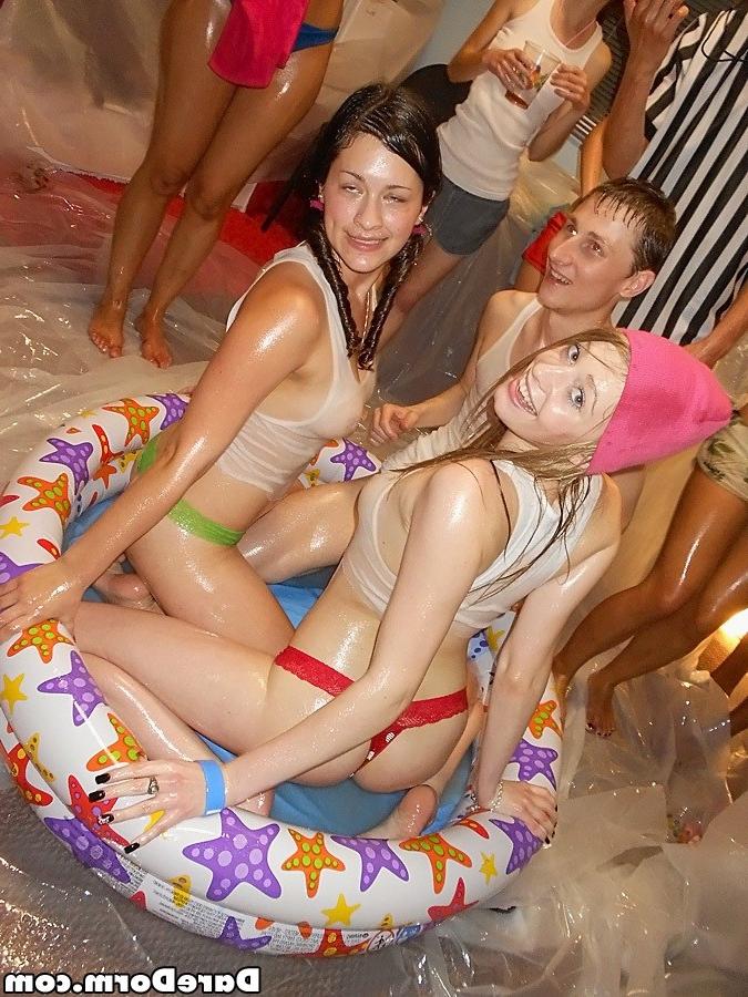 20P Real amateur college coed sex in dorm rooms