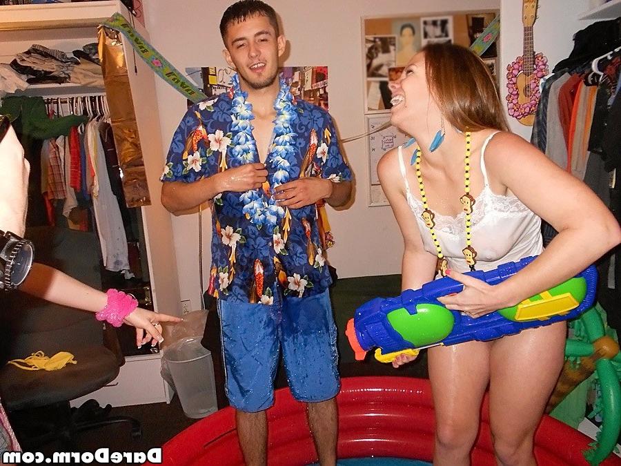 20P Real amateur college coed sex in dorm rooms
