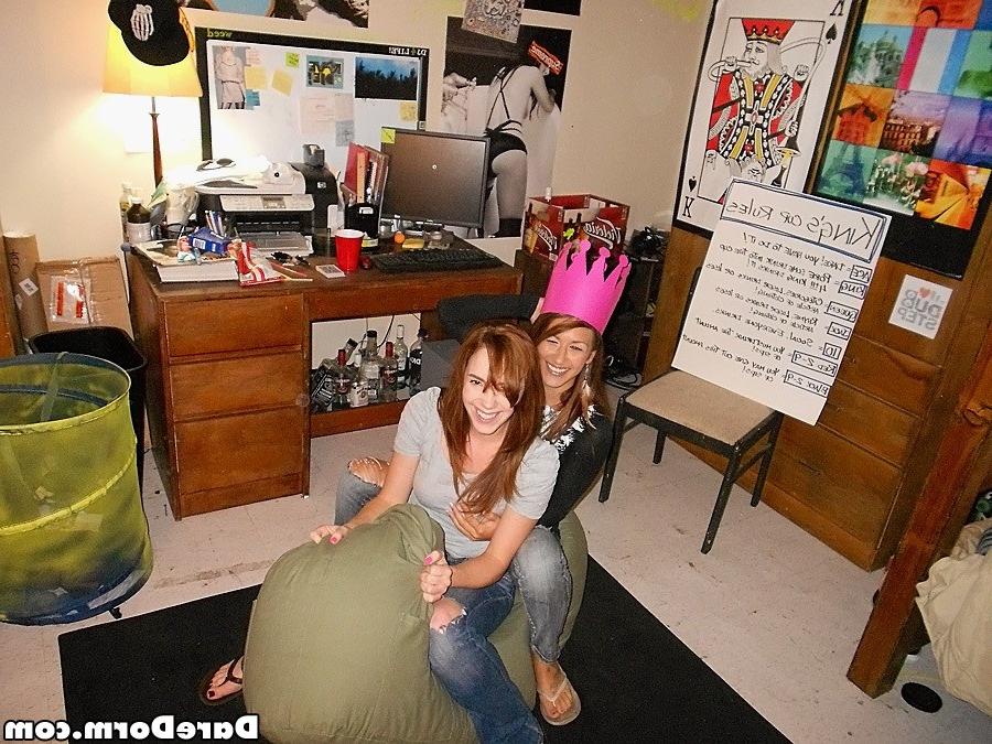 20P Real amateur college coed sex in dorm rooms