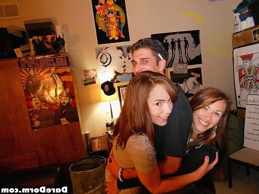 20P Real amateur college coed sex in dorm rooms