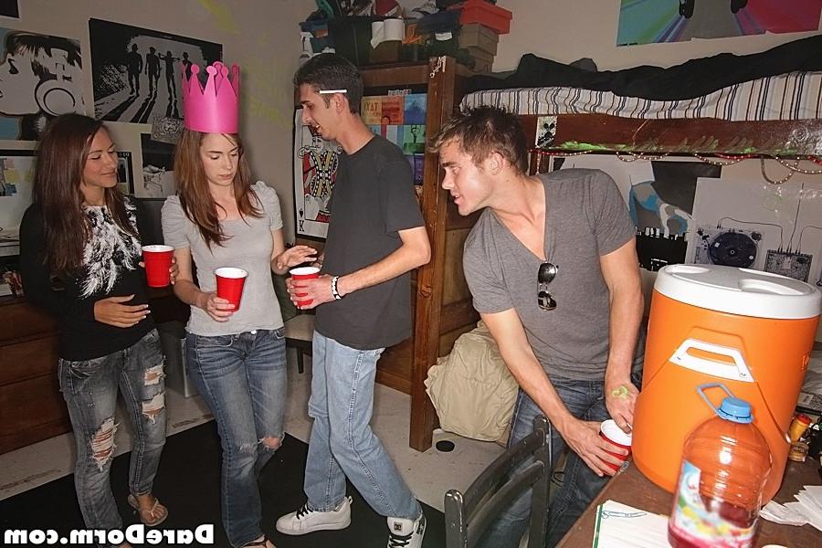 20P Real amateur college coed sex in dorm rooms