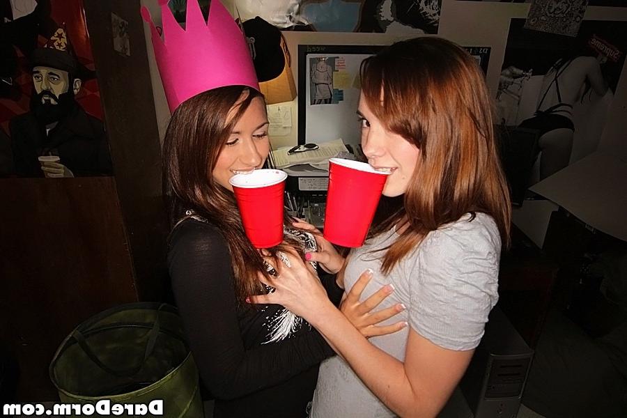 20P Real amateur college coed sex in dorm rooms