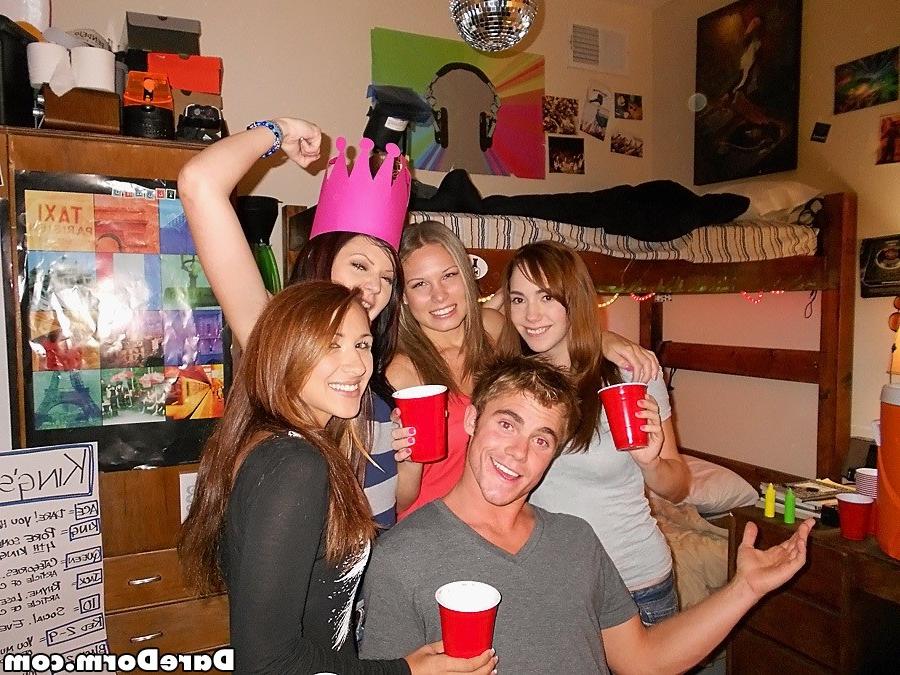20P Real amateur college coed sex in dorm rooms