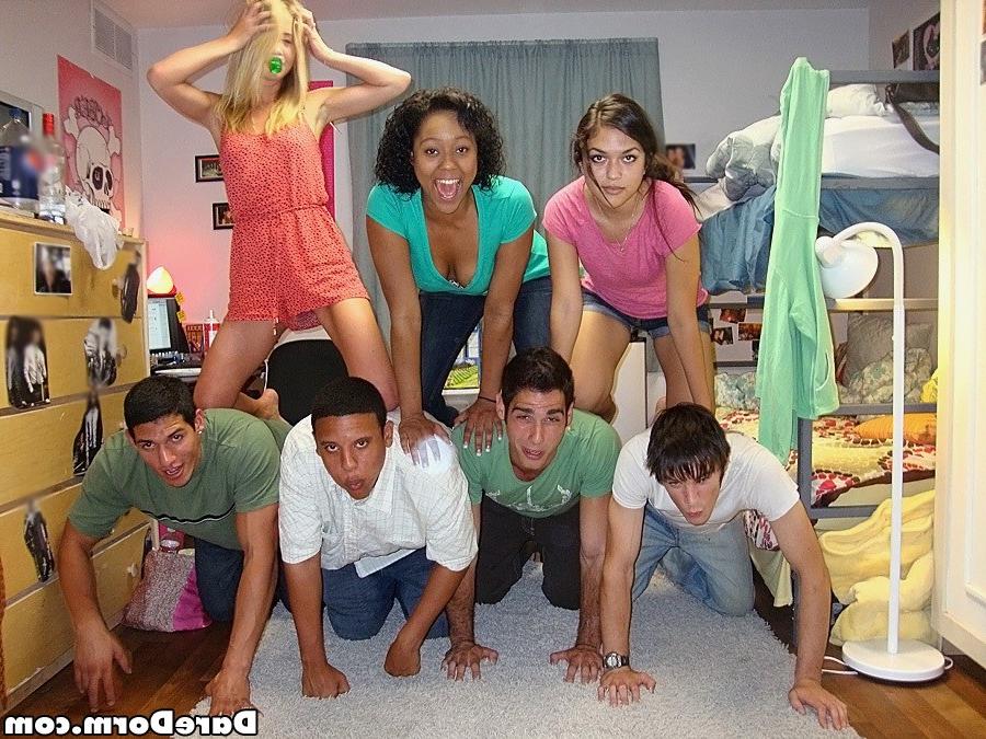 20P Real amateur college coed sex in dorm rooms