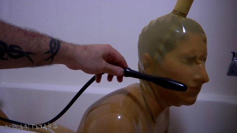 16P Marina amateur is bound in sexy latex oufit her pussy vibrated