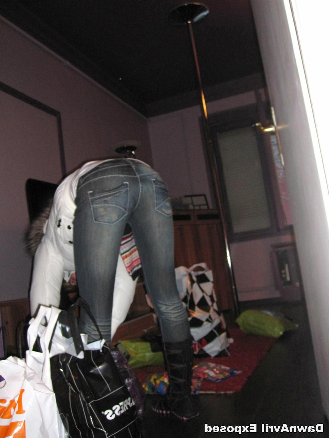 16P Amateur girlfriend Dawn exposed in homemade shots