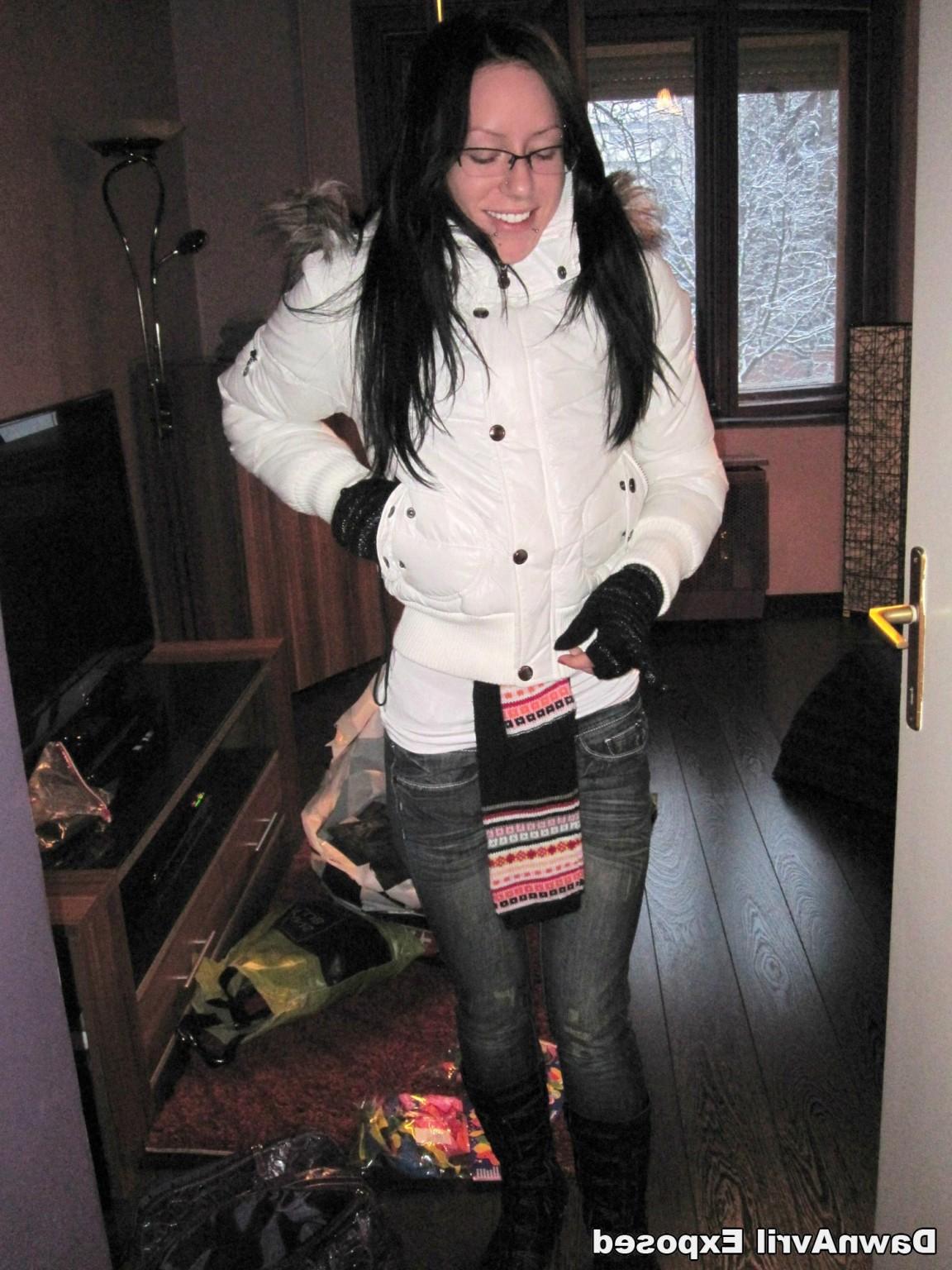 16P Amateur girlfriend Dawn exposed in homemade shots