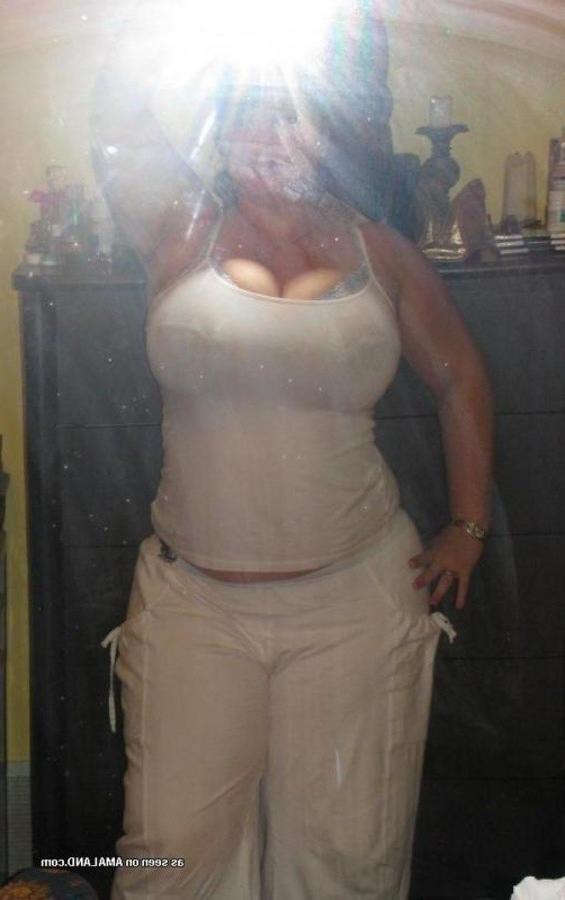 10P Selection of amateur chunky girlfriends posing sleazy on cam