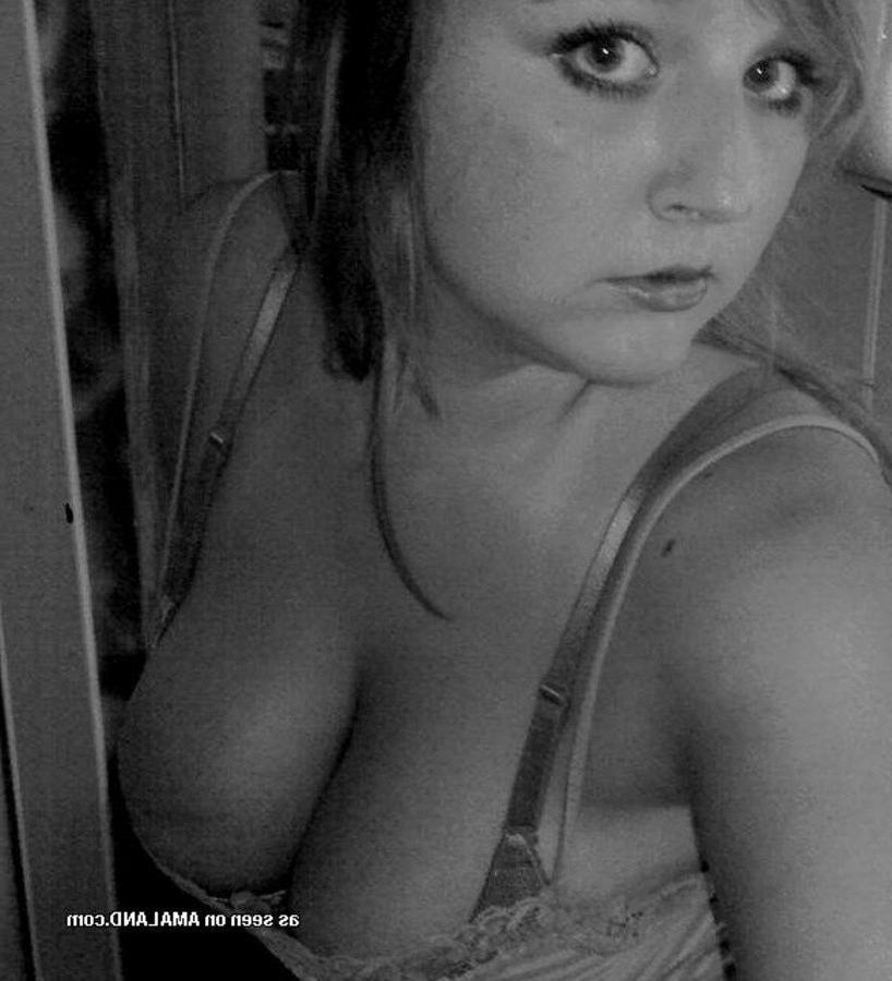 10P Selection of amateur chunky girlfriends posing sleazy on cam