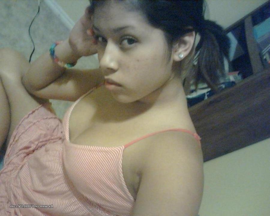 9P Naughty amateur babe playing with her tits and cunt on cam