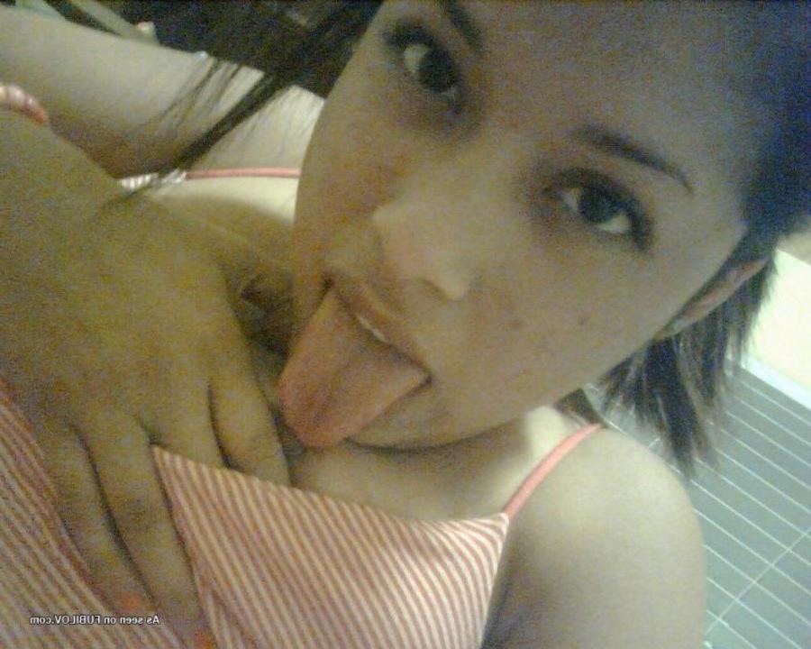 9P Naughty amateur babe playing with her tits and cunt on cam