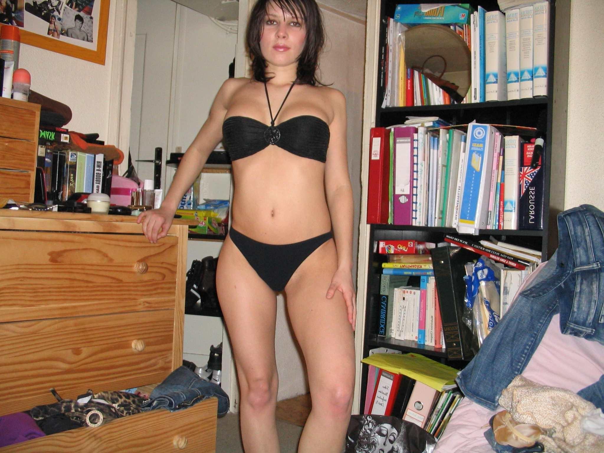 16P Photos of a girl naked in my room