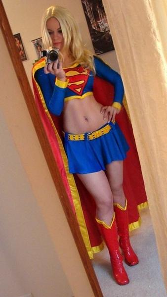 12P Amateur Girls Taking naughty Selfies In the Bathroom