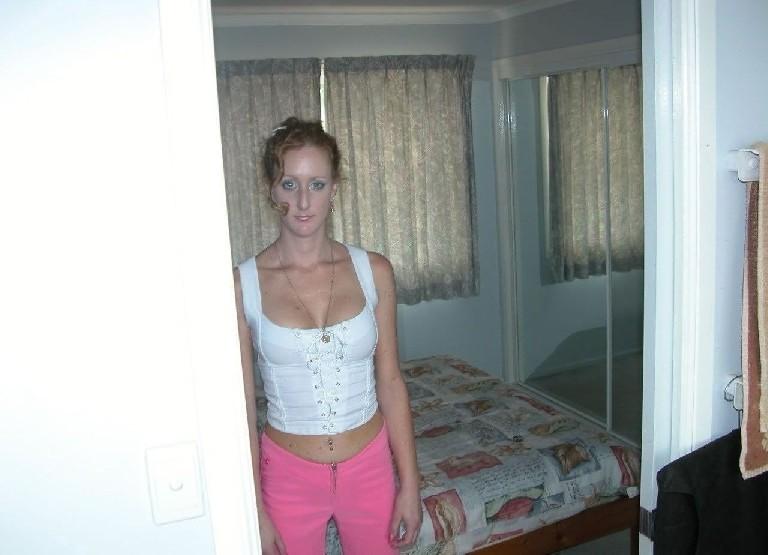 16P Pictures of an amateur teen posing naked in her room