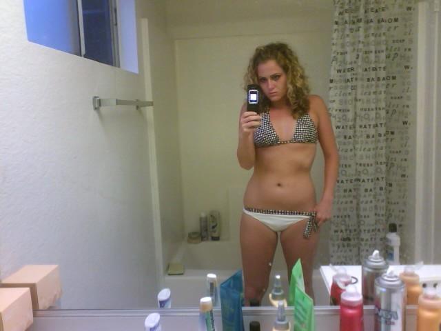 16P Amateur babes modeling their smooth cunts