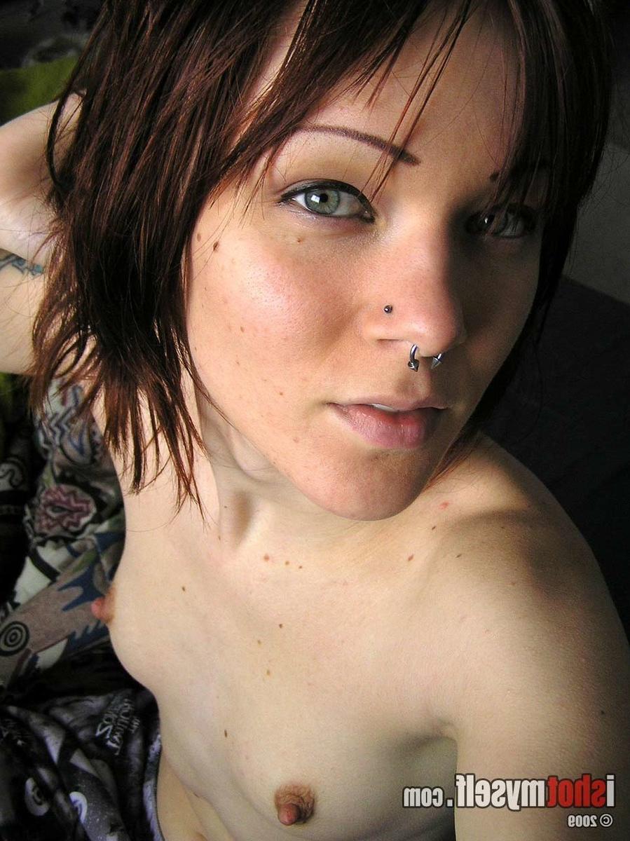 15P Unshaven hairy amateur in naughty selfpics