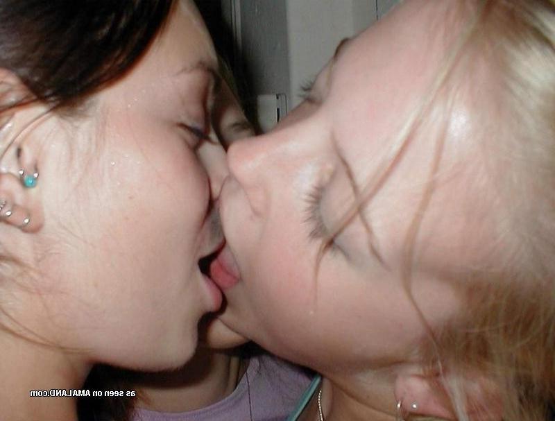 10P Assorted horny amateur lesbians in a heavy liplock