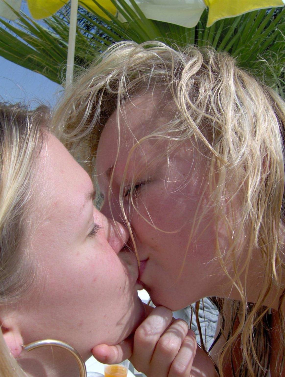 16P Photos of an amateur couple fucking in their cabin