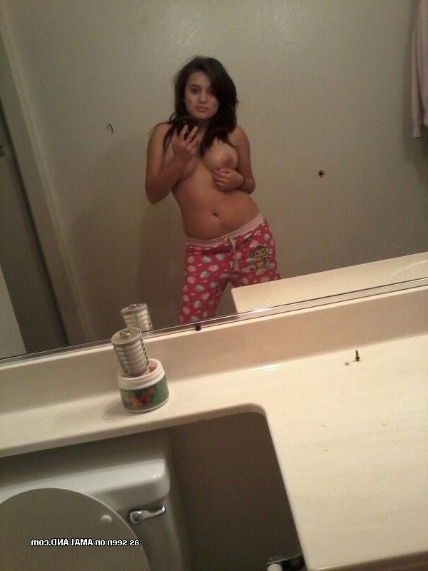15P Amateur 18 year old girlfriends naked in mirrors