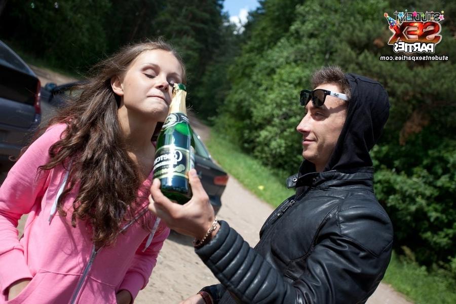 8P Hard college fucking in the woods