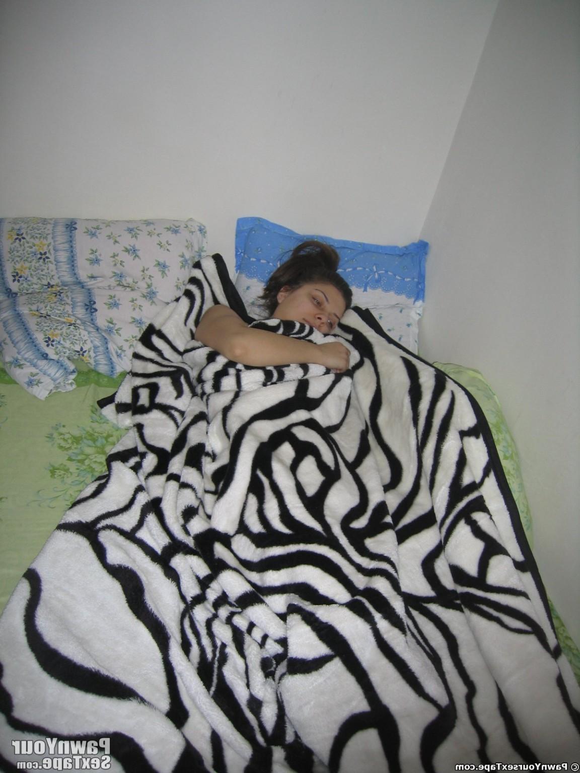 15P DD Titty Lory gets a cock in her cunt before she wakes up