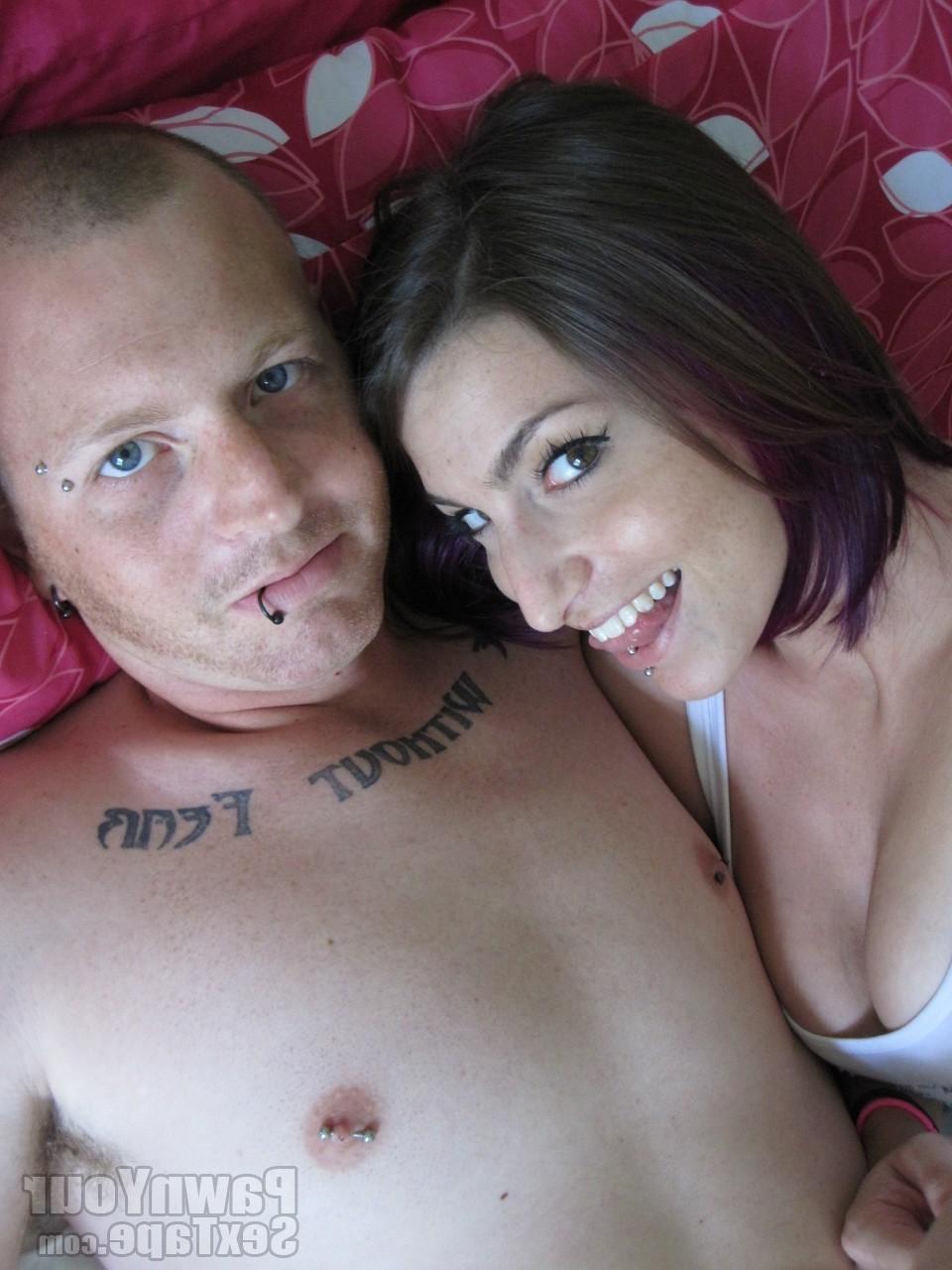 15P Hot goth couple fuck and suck to make money on the net