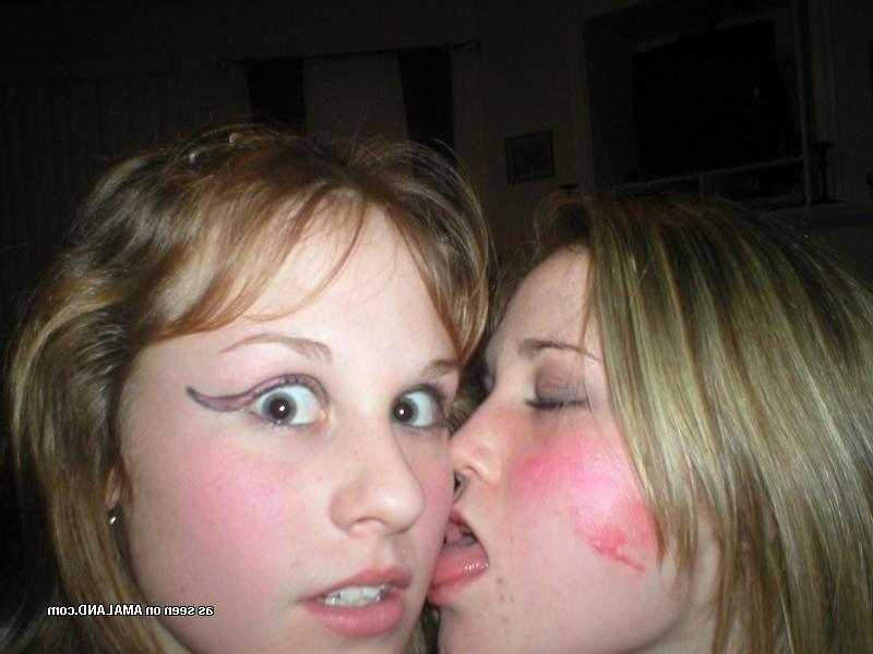 10P Kinky horny wild amateur lesbo lovers in steamy liplock