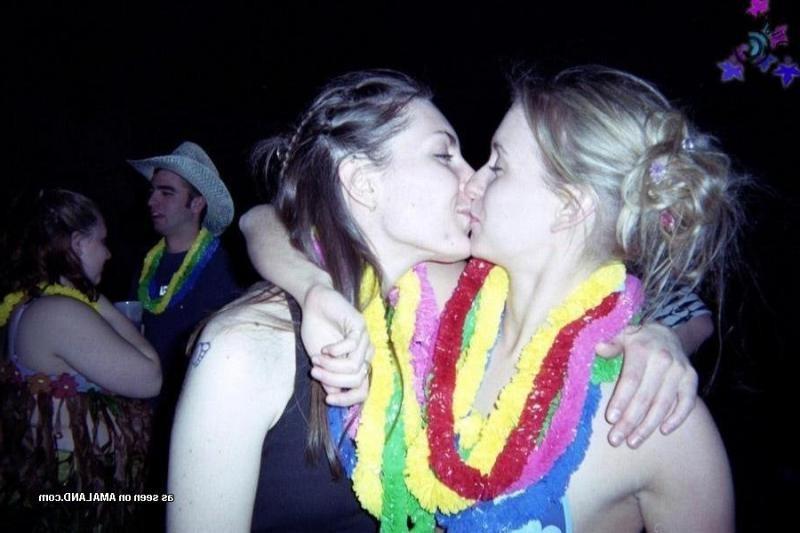 10P Kinky horny wild amateur lesbo lovers in steamy liplock