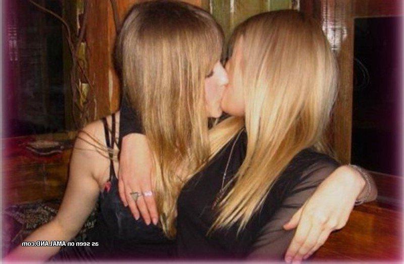 14P Sizzling hot amateur horny lesbians kissing in public