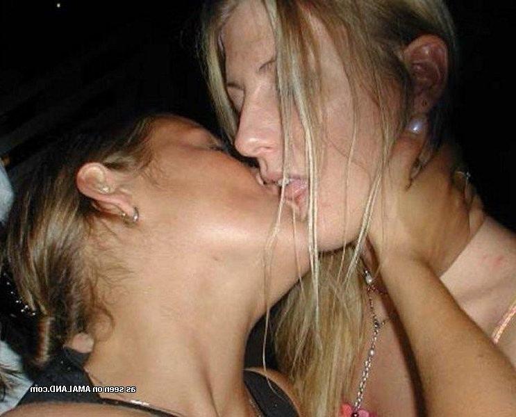 14P Sizzling hot amateur horny lesbians kissing in public
