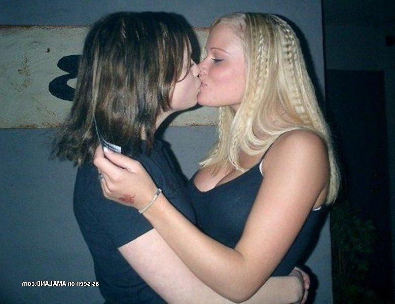 14P Sizzling hot amateur horny lesbians kissing in public